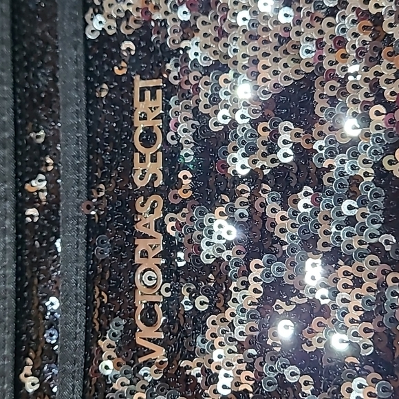 Victoria Secret Reversible Sequins Bling Charm Clutch Purse PRICE FIRM - Picture 3 of 14